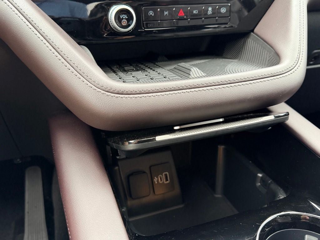 Certified 2025 Ford Explorer Platinum RWD image 31