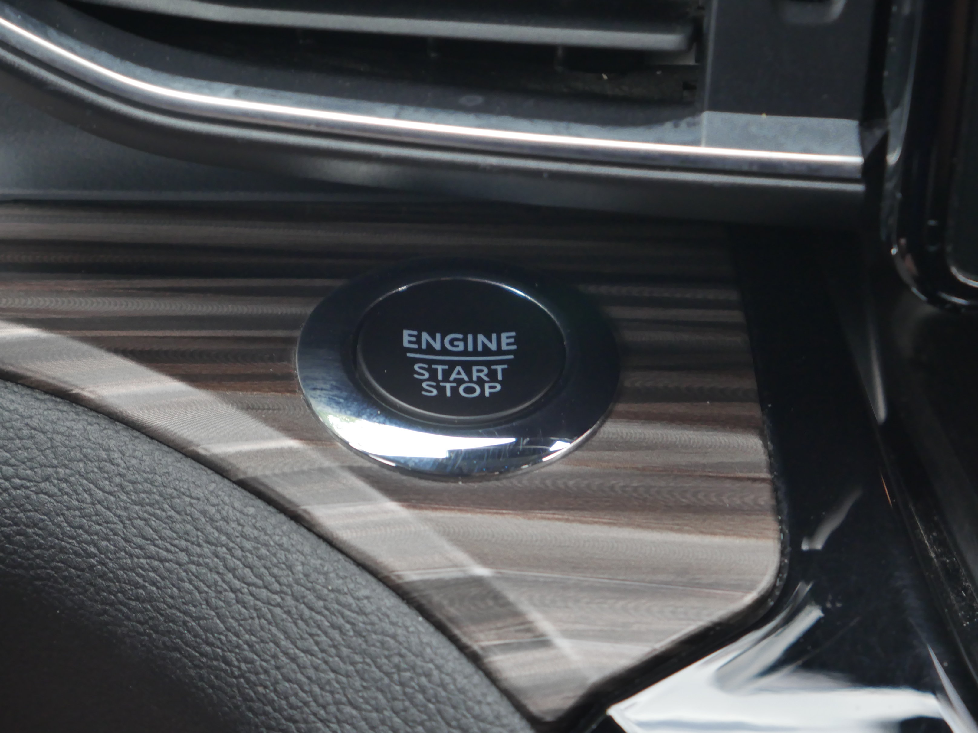 Certified 2024 Ford Explorer Limited AWD/4WD image 8