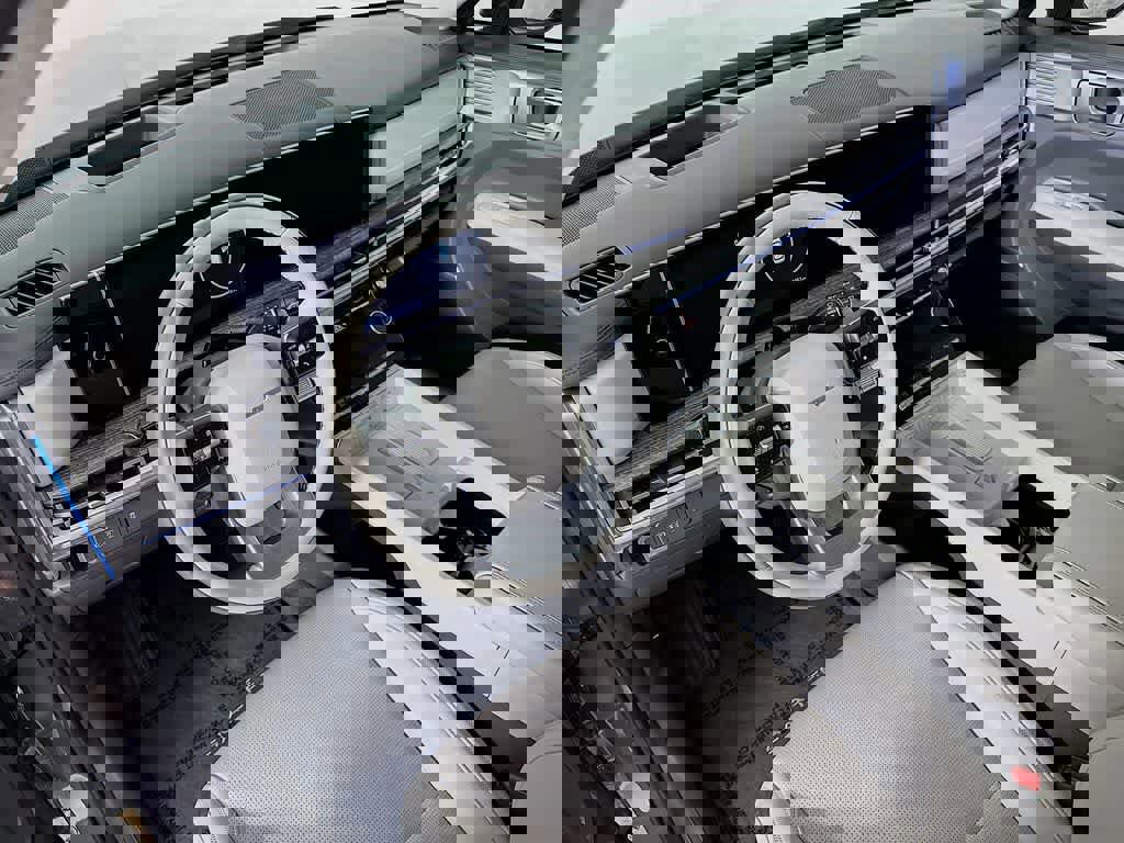 Used 2025 Hyundai Santa Fe Calligraphy image 9