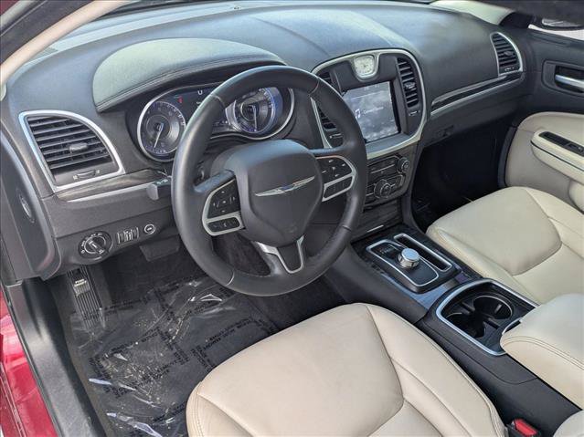 Used 2018 Chrysler 300 Touring L RWD image 10