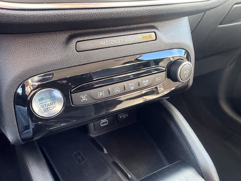 Certified 2024 Ford Escape Platinum AWD/4WD image 35