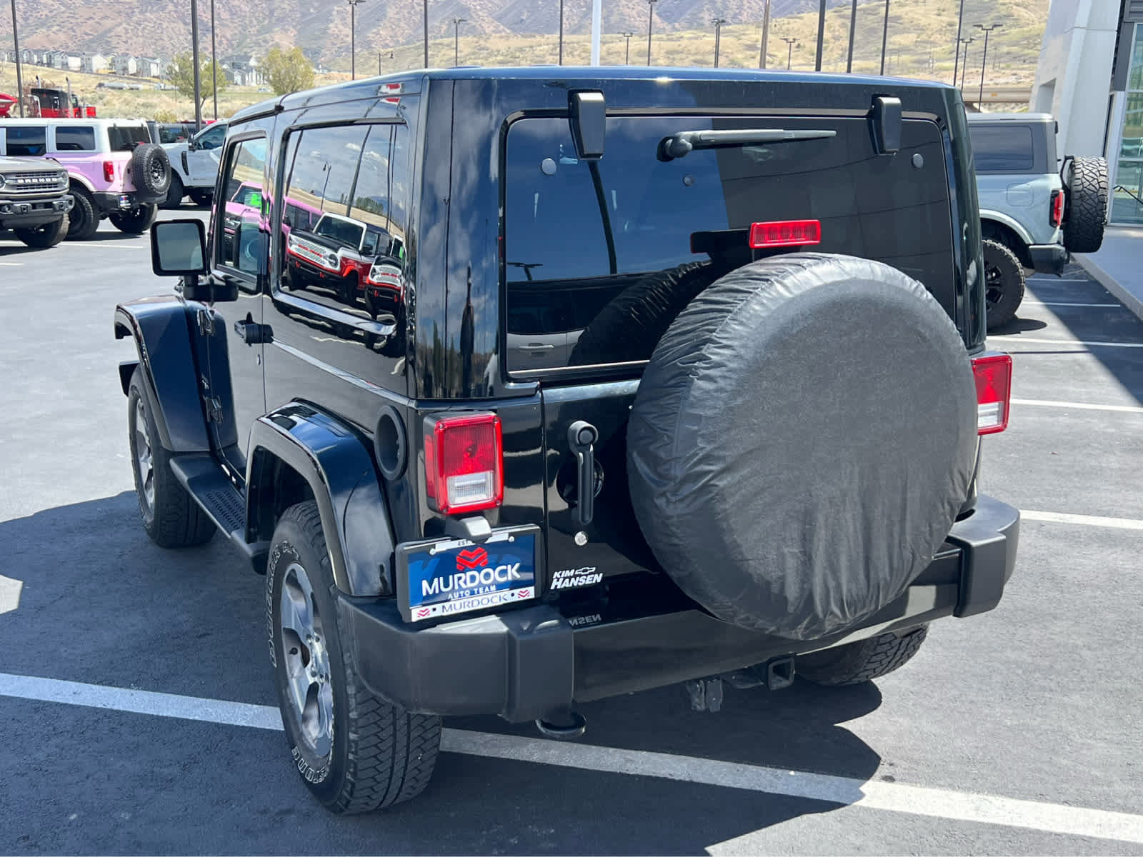 Used 2018 Jeep Wrangler Sahara w/ Connectivity Group AWD/4WD image 4