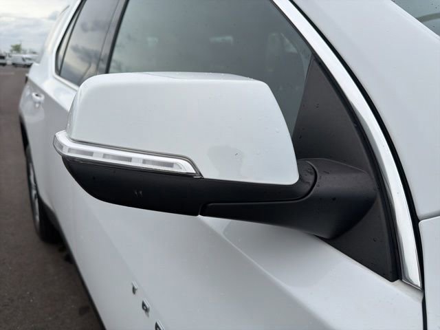 Used 2023 Chevrolet Traverse LT image 9