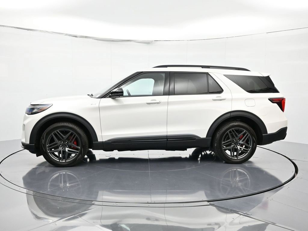 Certified 2025 Ford Explorer ST-Line w/ Premium Package image 4