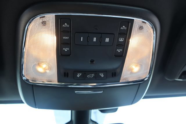 Used 2022 Jeep Grand Cherokee Limited w/ Tech Group AWD/4WD image 23