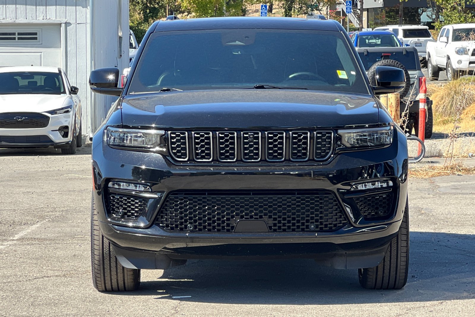 Used 2023 Jeep Grand Cherokee Summit AWD/4WD image 11