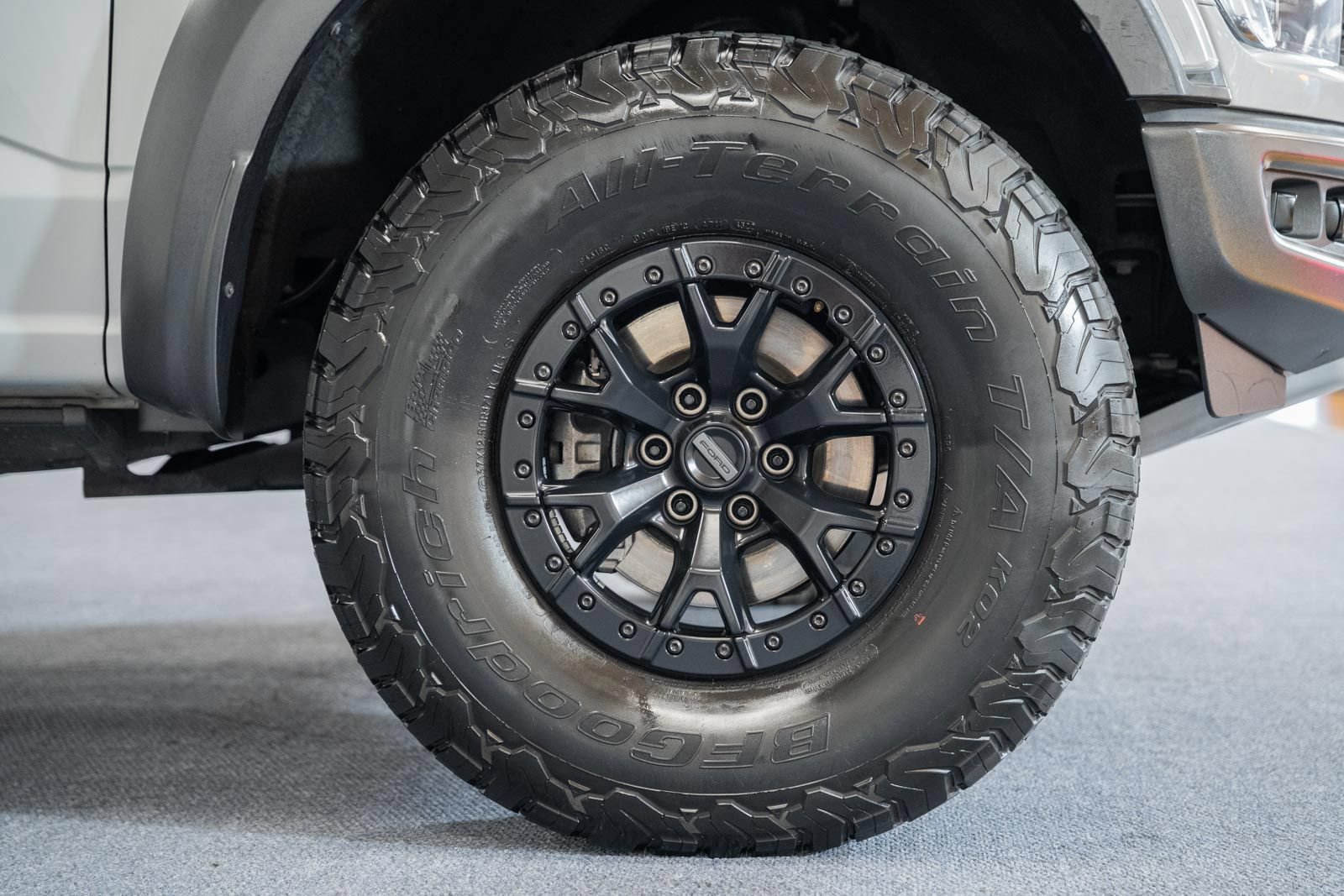 Certified 2023 Ford F150 Raptor w/ Raptor 37 Performance Package AWD/4WD image 25