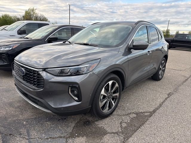 Certified 2023 Ford Escape Platinum w/ Premium Technology Package AWD/4WD image 2
