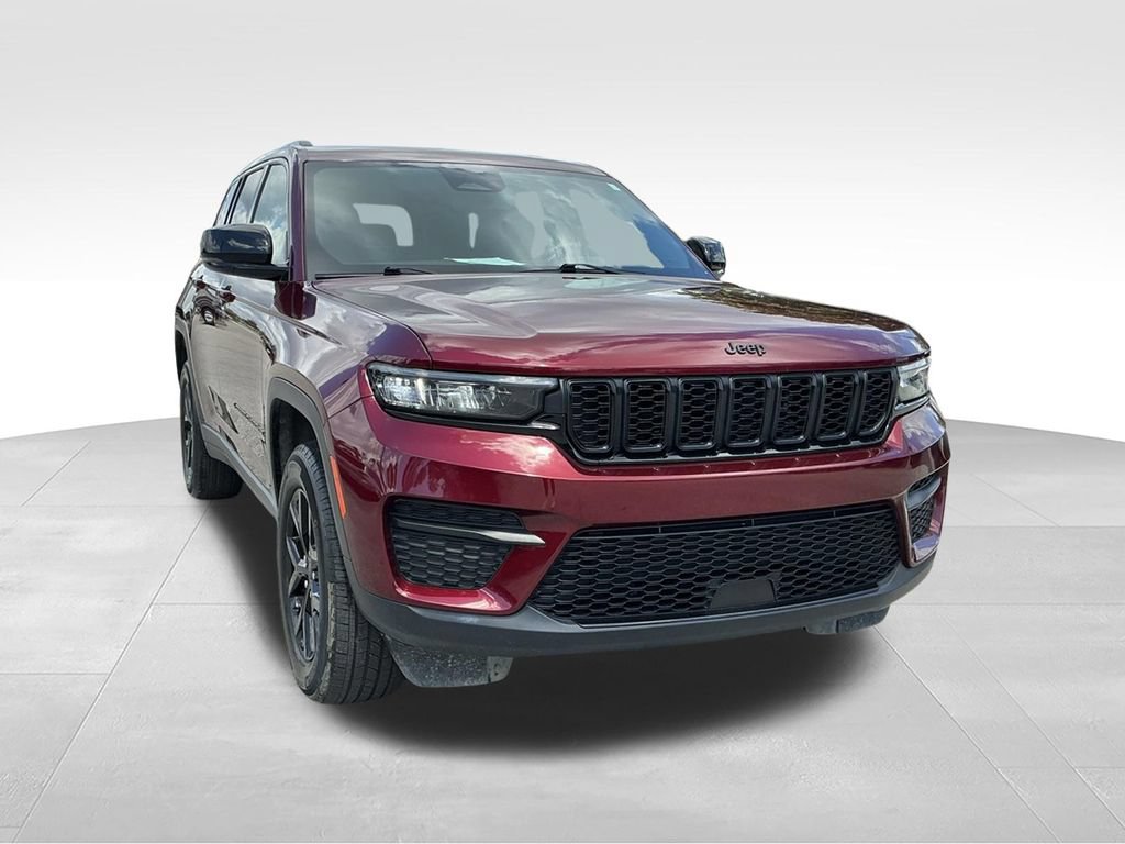 Used 2024 Jeep Grand Cherokee Altitude AWD/4WD image 11