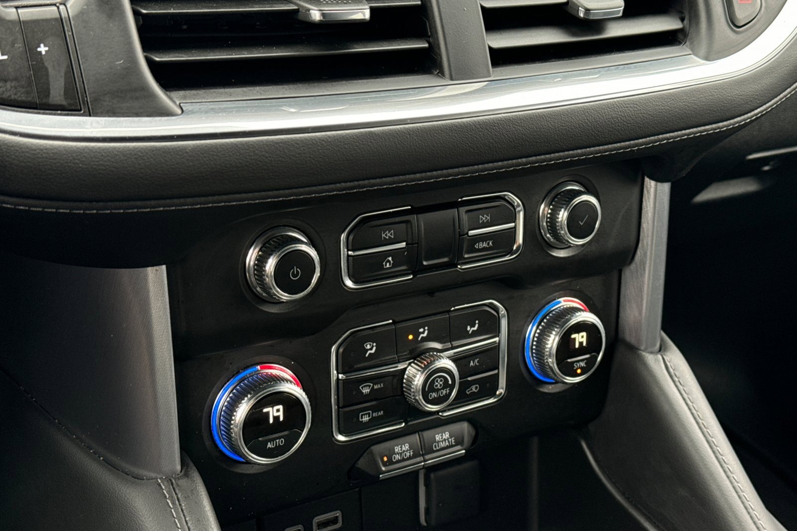 Used 2024 GMC Yukon XL SLE image 21