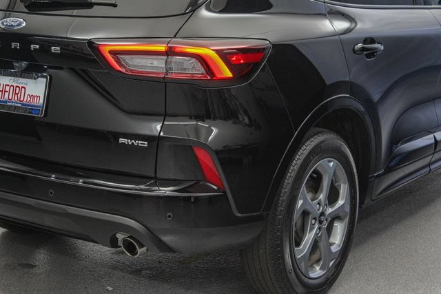 Certified 2023 Ford Escape ST-Line w/ Tech Pack #1 AWD/4WD image 9