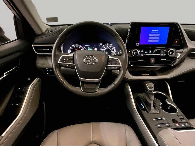Used 2024 Toyota Highlander XLE AWD/4WD image 5