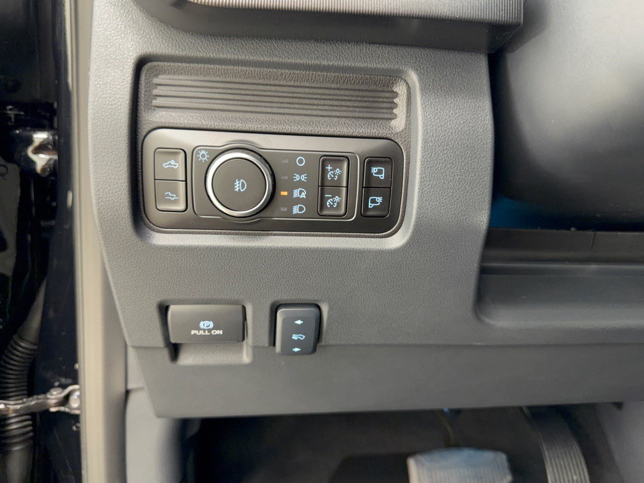 Certified 2026 Ford F250 Platinum w/ FX4 Off-Road Package AWD/4WD image 31