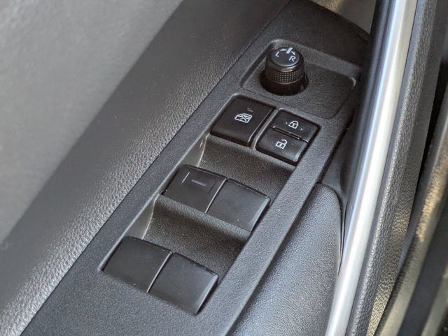 Used 2022 Toyota Corolla Cross XLE w/ Convenience Package FWD image 24