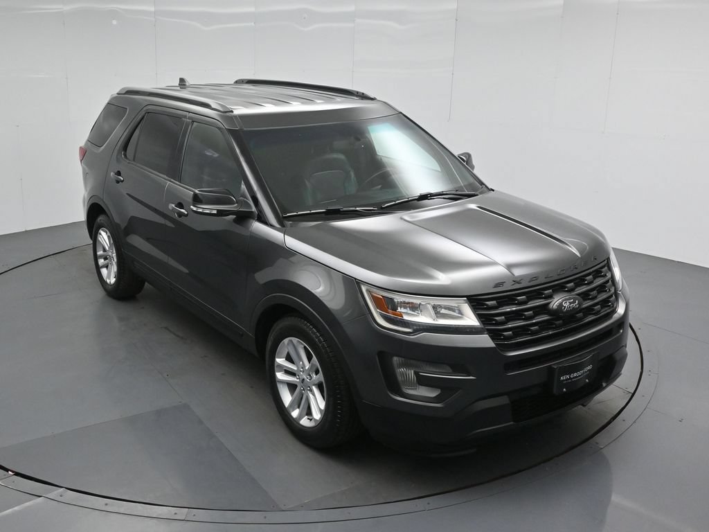 Certified 2017 Ford Explorer XLT w/ Equipment Group 202A FWD image 39