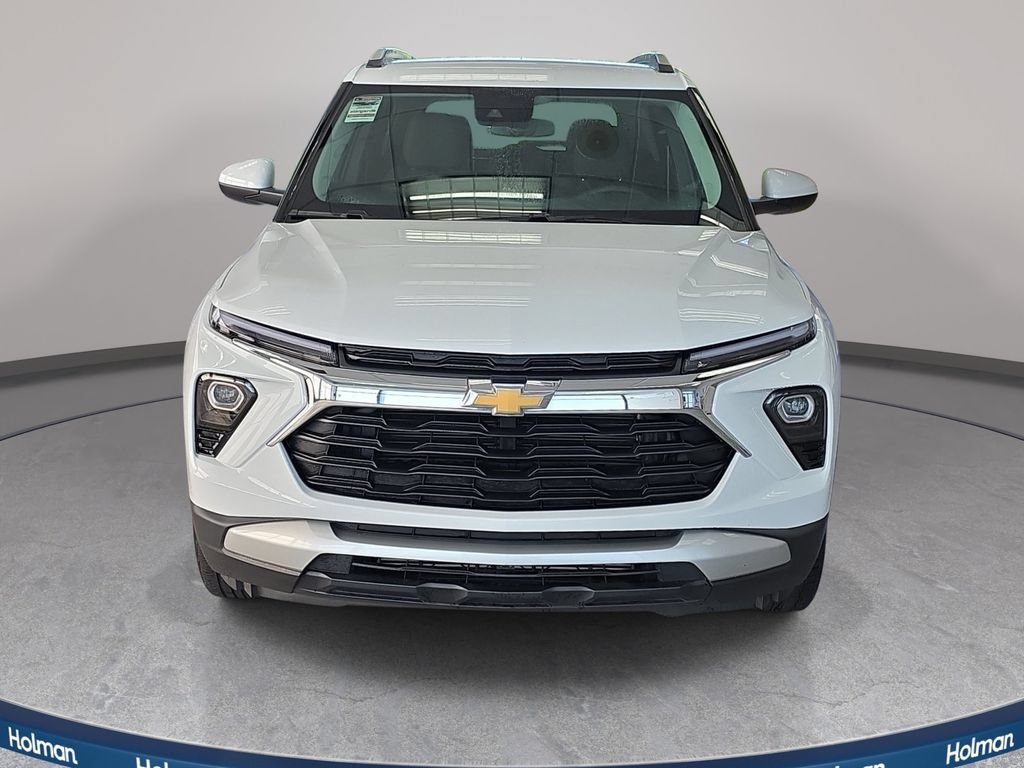 Used 2025 Chevrolet TrailBlazer LT AWD/4WD image 2