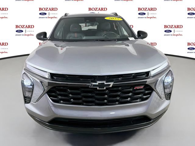 Used 2025 Chevrolet Trax RS w/ Driver Confidence Package FWD image 2