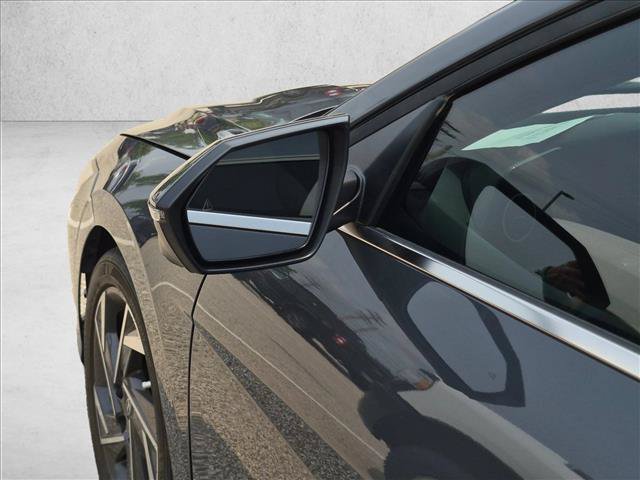 Used 2024 Hyundai Elantra Limited FWD image 16