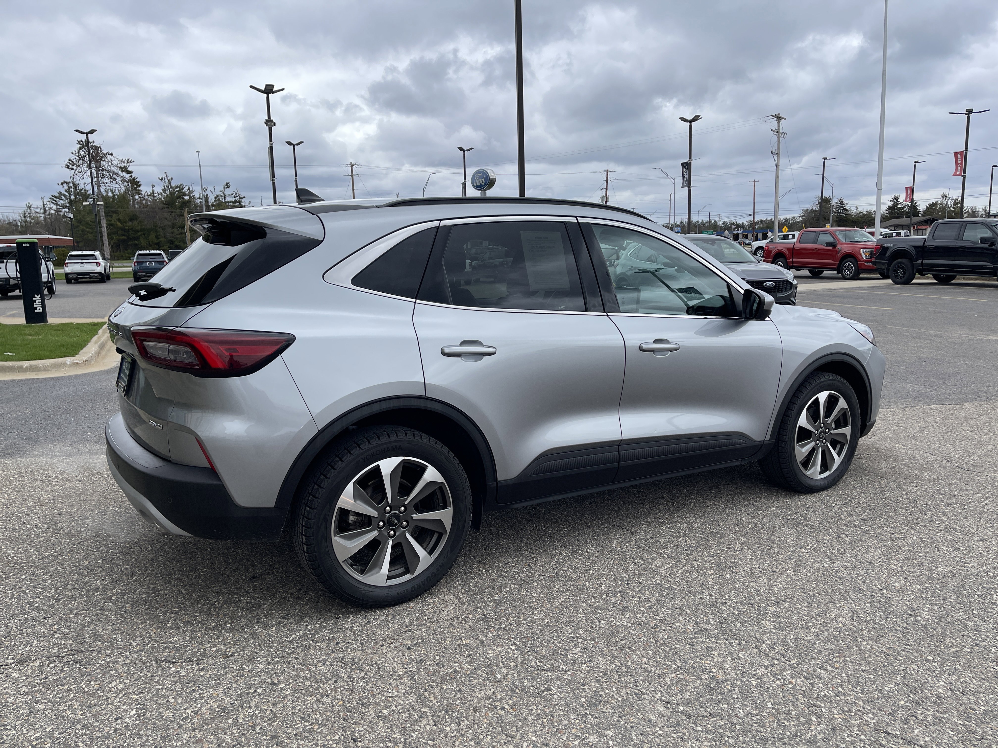 Certified 2024 Ford Escape Platinum AWD/4WD image 3