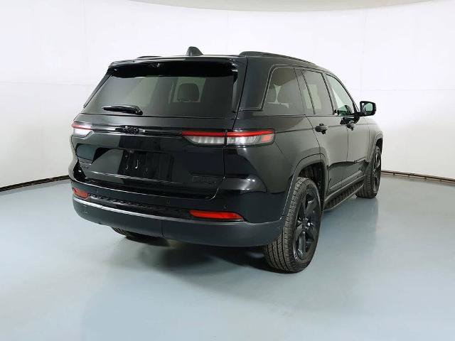 Used 2024 Jeep Grand Cherokee Limited w/ Luxury Tech Group II AWD/4WD image 3