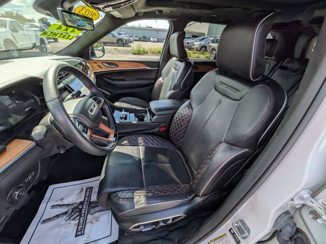 Used 2023 Jeep Grand Cherokee Summit AWD/4WD image 7