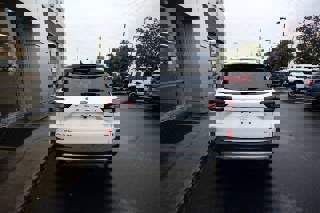 Certified 2025 Ford Escape Platinum w/ Premium Technology Package image 4