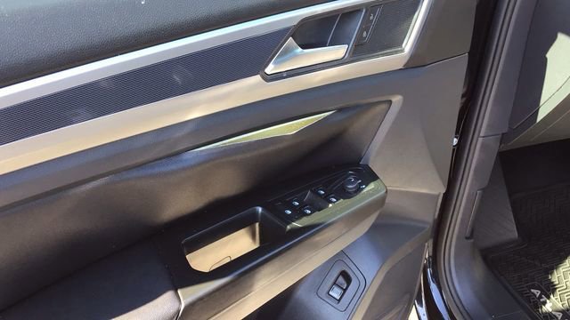 Used 2020 Volkswagen Atlas Cross Sport SE image 17