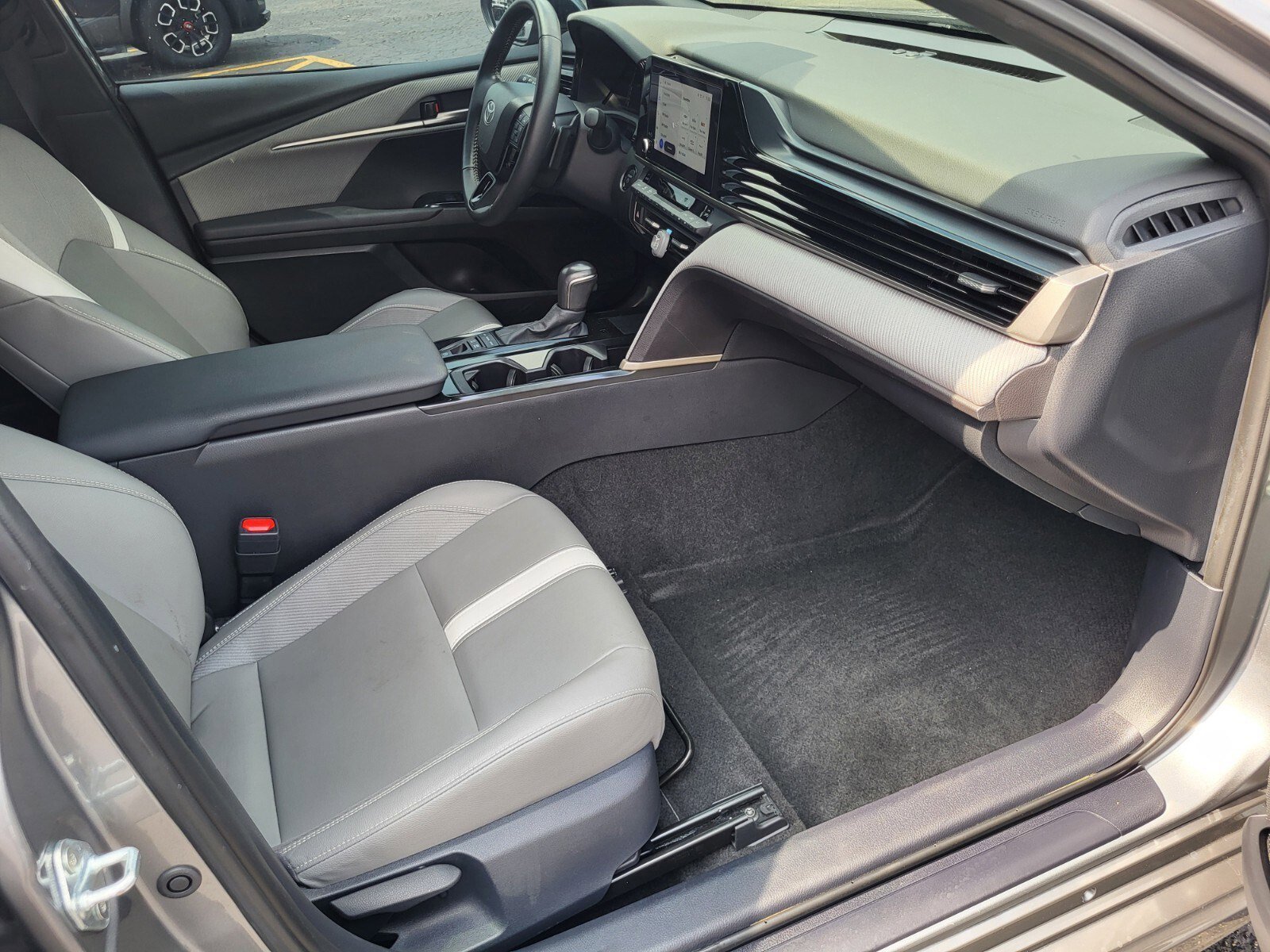 Used 2025 Toyota Camry SE w/ Convenience Package FWD image 12