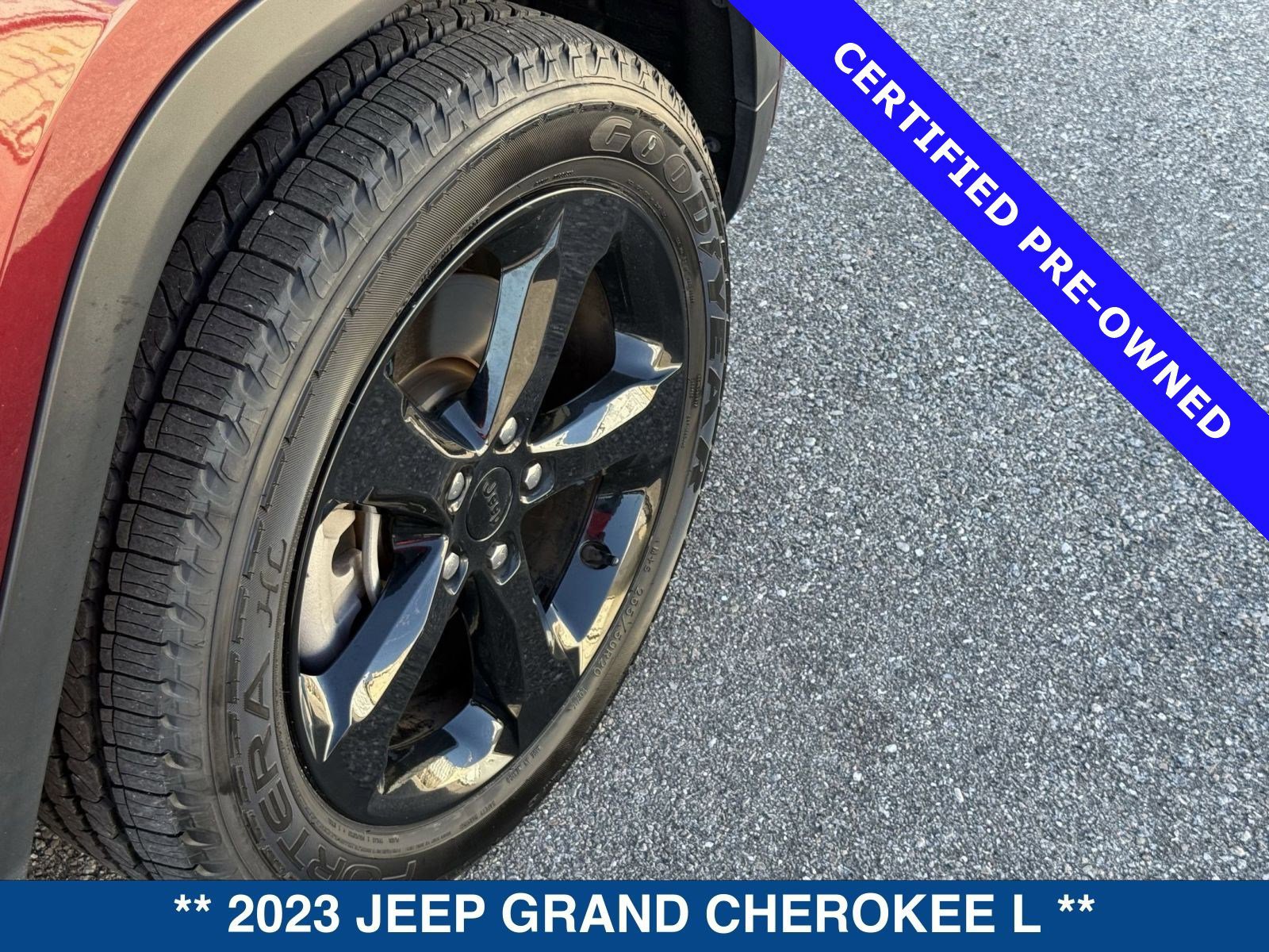 Used 2023 Jeep Grand Cherokee L Laredo image 12