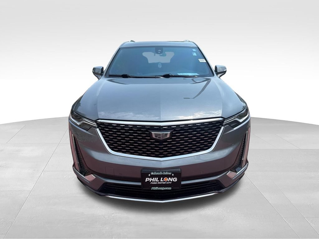 Used 2022 Cadillac XT6 Premium Luxury AWD/4WD image 2