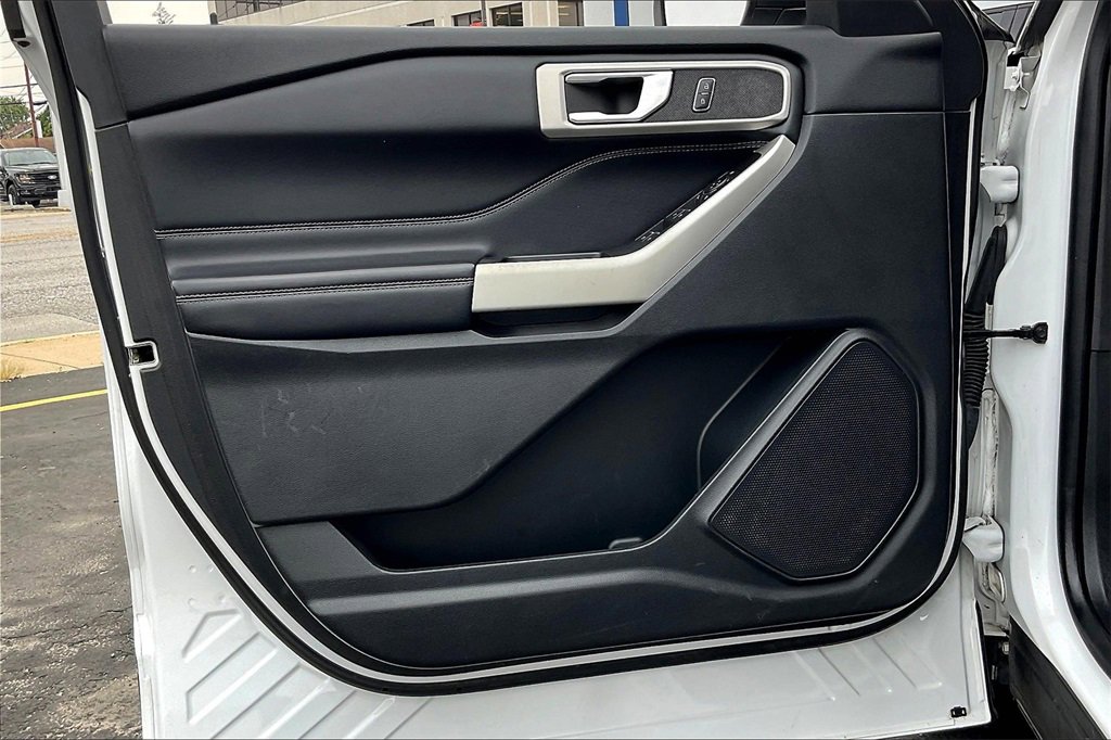 Certified 2020 Ford Explorer XLT w/ Equipment Group 202A image 21