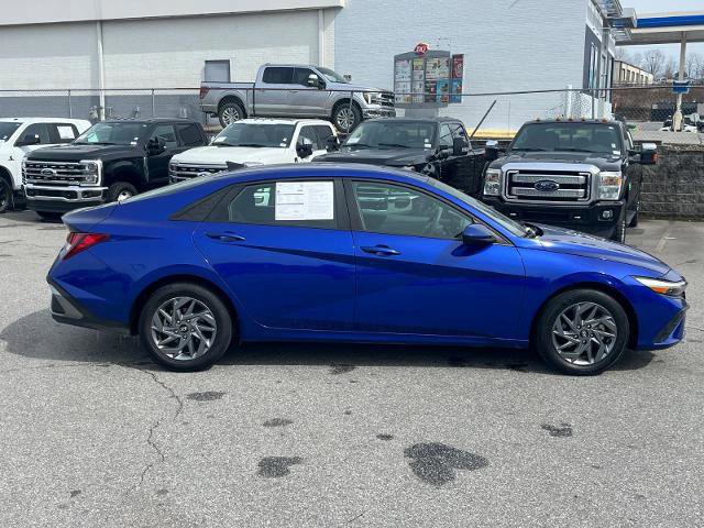 Used 2024 Hyundai Elantra SEL image 2