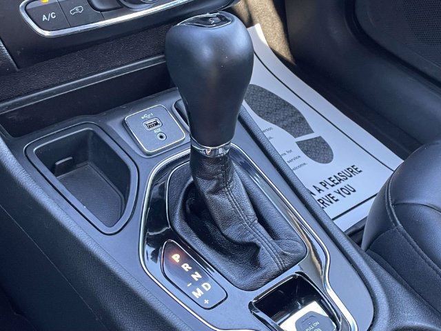 Used 2019 Jeep Cherokee Latitude Plus FWD image 28