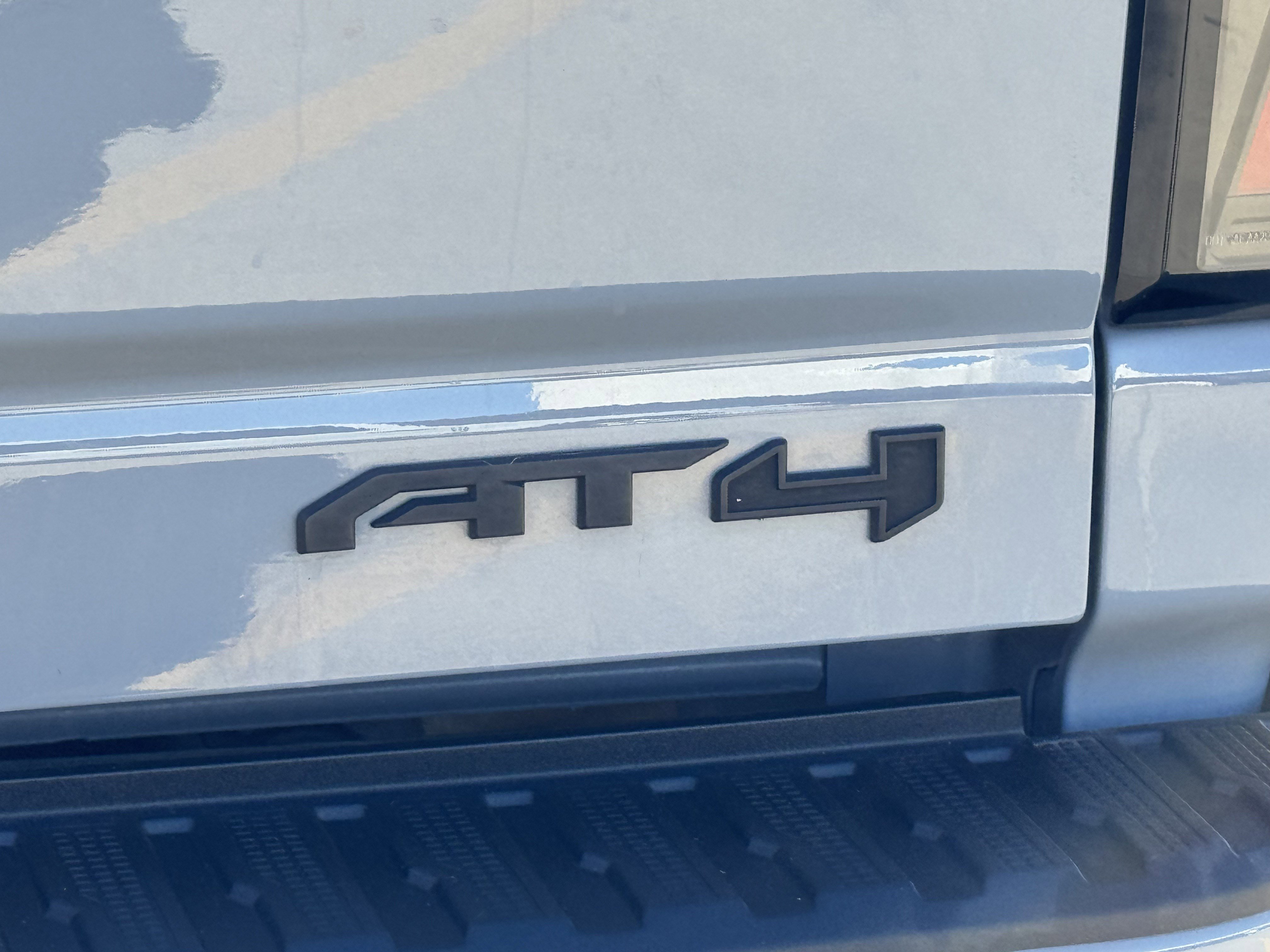 Used 2024 GMC Sierra 2500 AT4 w/ AT4 Preferred Package image 8