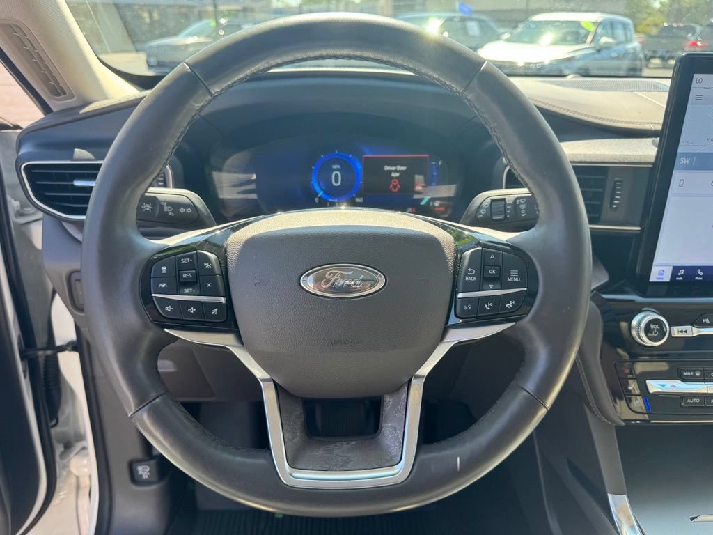 Certified 2023 Ford Explorer Platinum w/ Technology Package AWD/4WD image 9