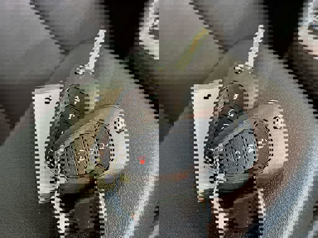 Used 2024 Chevrolet Trax RS w/ Sunroof Package image 24