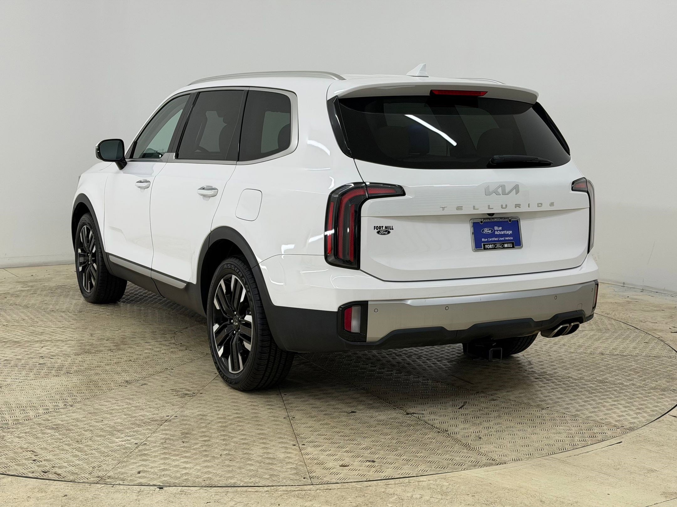 Used 2023 Kia Telluride SX image 3
