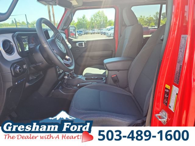 Used 2024 Jeep Wrangler Unlimited Sahara w/ Dual Top Group AWD/4WD image 17