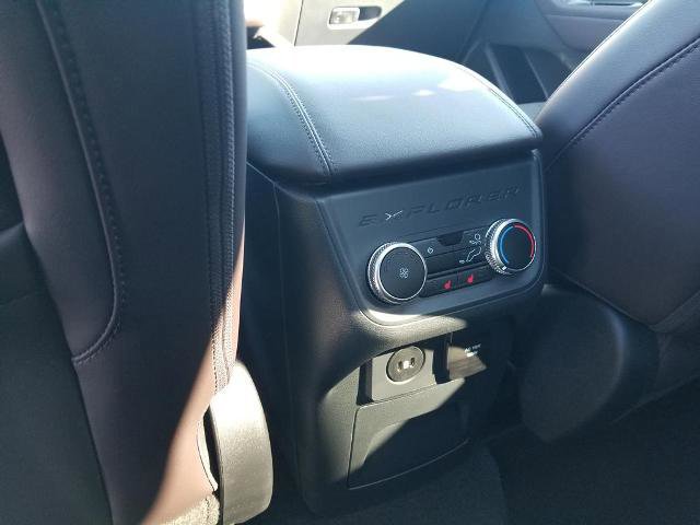 Certified 2025 Ford Explorer Platinum w/ Ultimate Package image 18