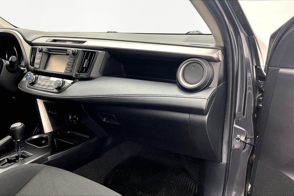 Used 2018 Toyota RAV4 LE image 17