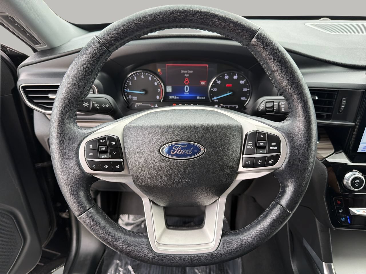Certified 2023 Ford Explorer Limited w/ Limited Technology Package RWD image 33