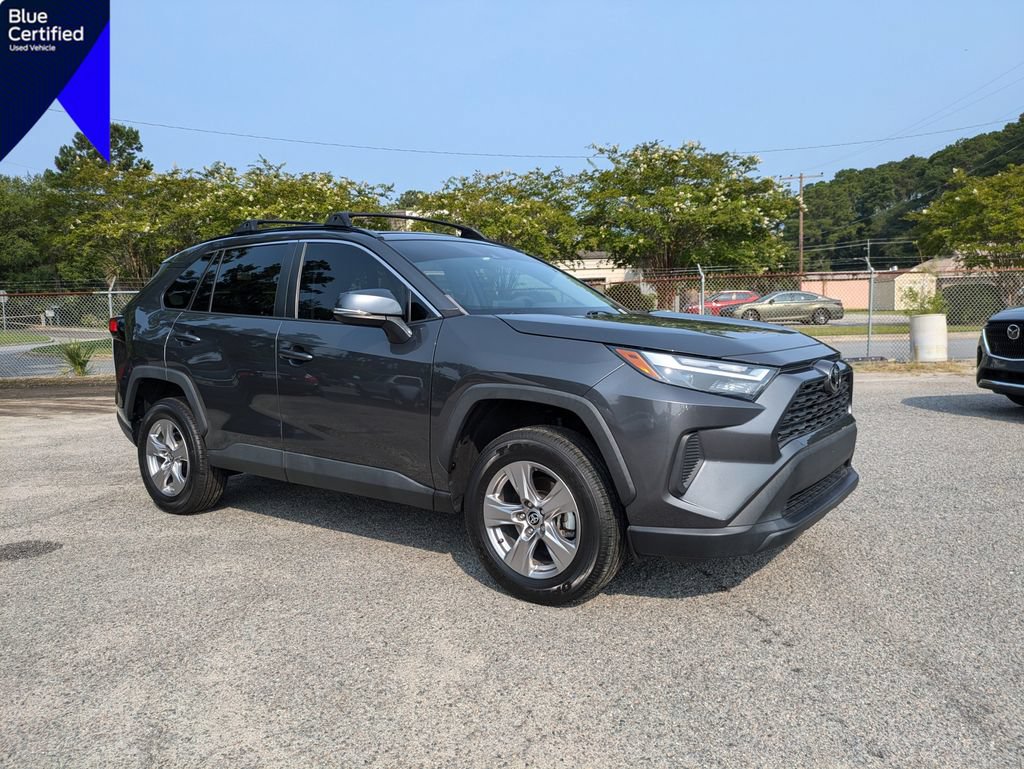 Used 2022 Toyota RAV4 XLE w/ Convenience Package FWD image 1
