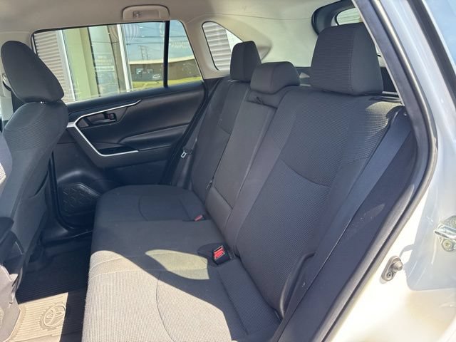 Used 2021 Toyota RAV4 LE AWD/4WD image 10