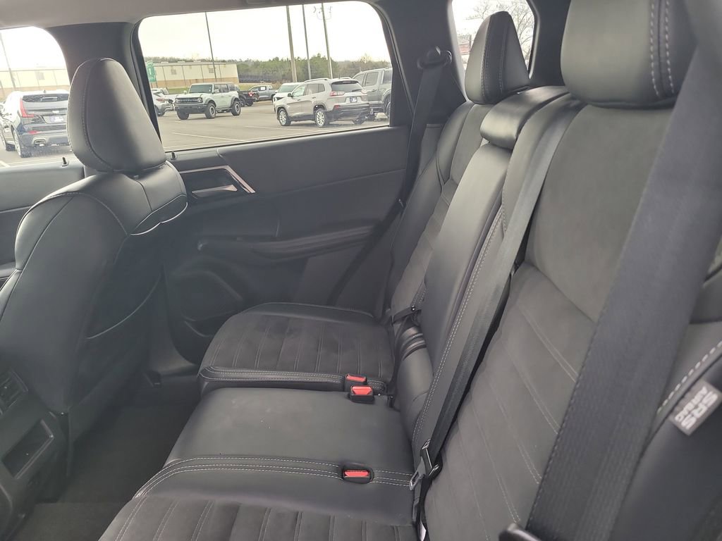 Used 2024 Mitsubishi Outlander SE image 25