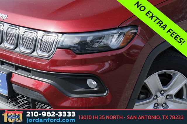 Used 2022 Jeep Compass Latitude FWD image 2