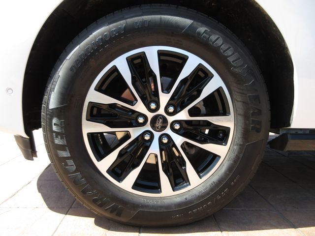 Certified 2025 Ford Expedition Max Platinum AWD/4WD image 8