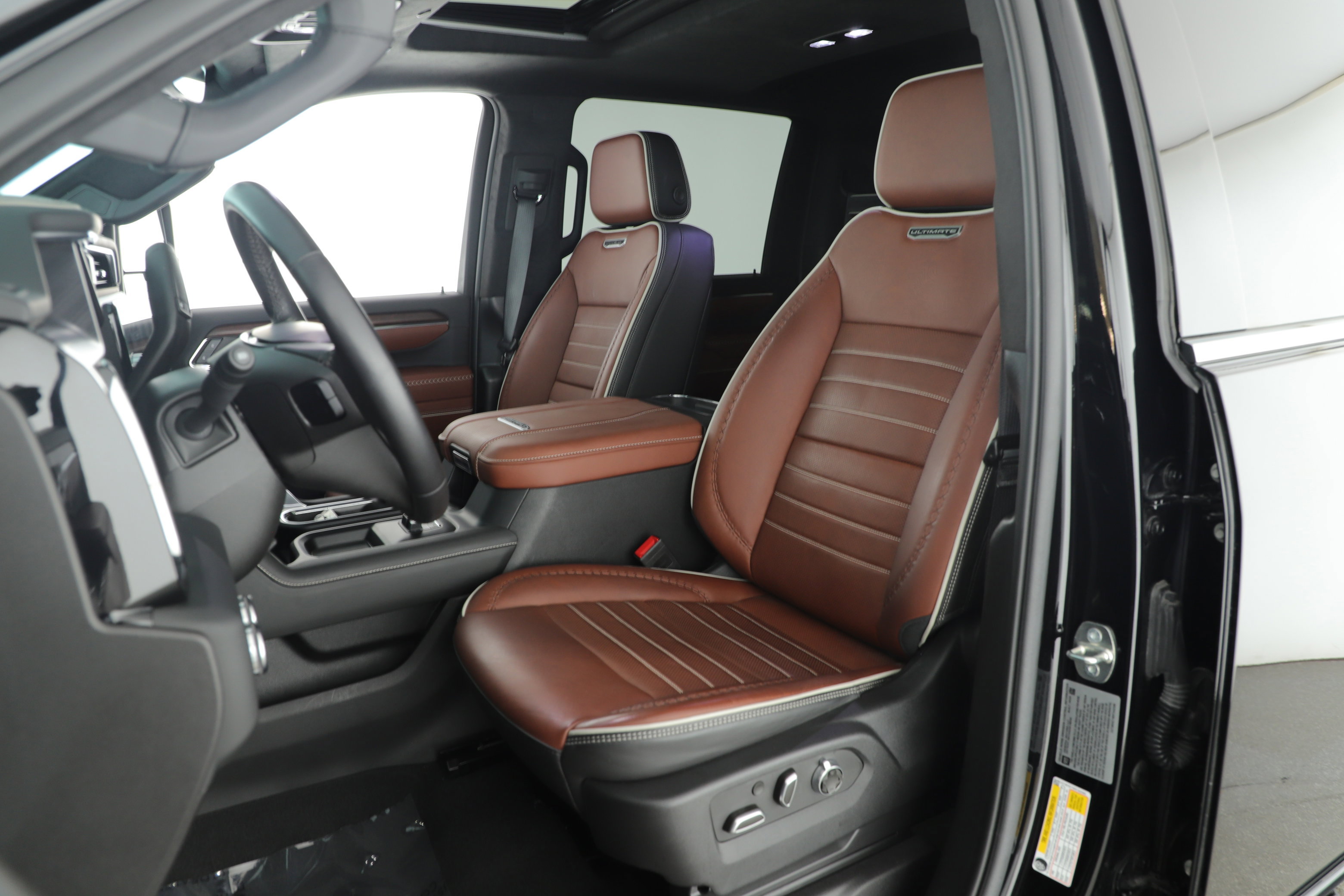 Used 2024 GMC Sierra 2500 Denali Ultimate w/ Max Trailering Package image 9