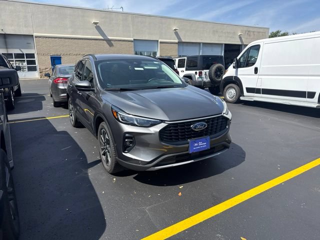 Certified 2023 Ford Escape Platinum w/ Premium Technology Package AWD/4WD image 2