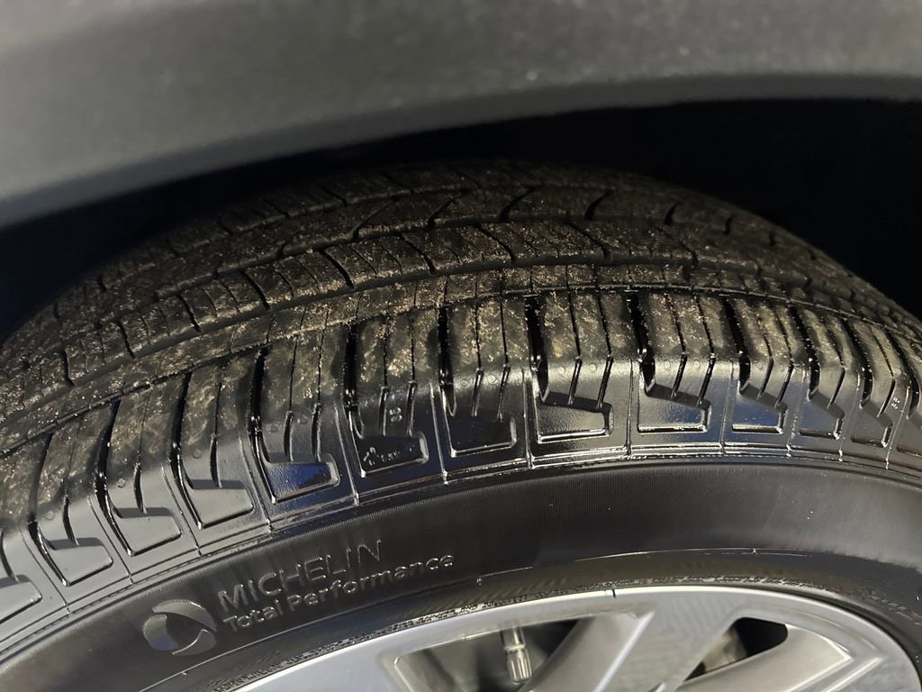 Certified 2025 Ford Explorer Platinum image 34