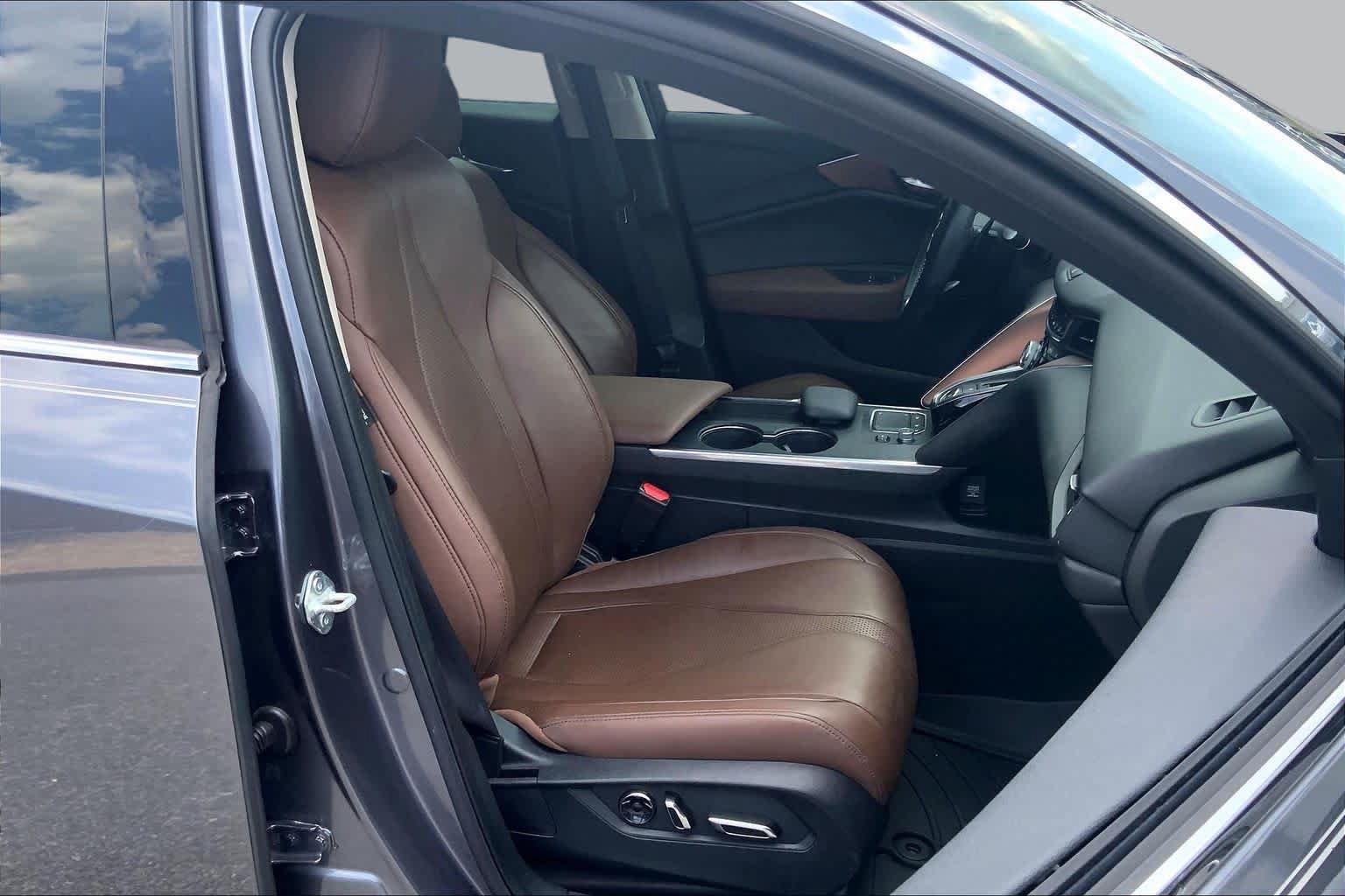Used 2023 Acura TLX w/ Technology Package FWD image 9